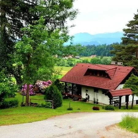 Hiska Z Razgledom Obdana Z Naravo